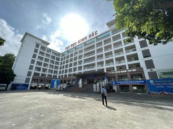Khuôn viên Trường Đại học Kinh Bắc.avif