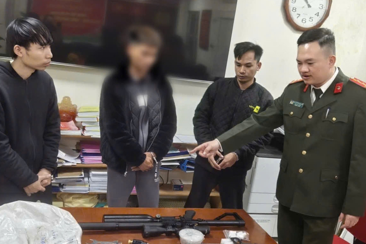 Mua súng qua mạng xã hội, em trai kéo anh ruột vào vòng lao lý