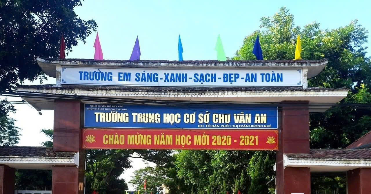 Nữ sinh lớp 8 òa khóc, tố thầy giáo dạy võ "đụn...