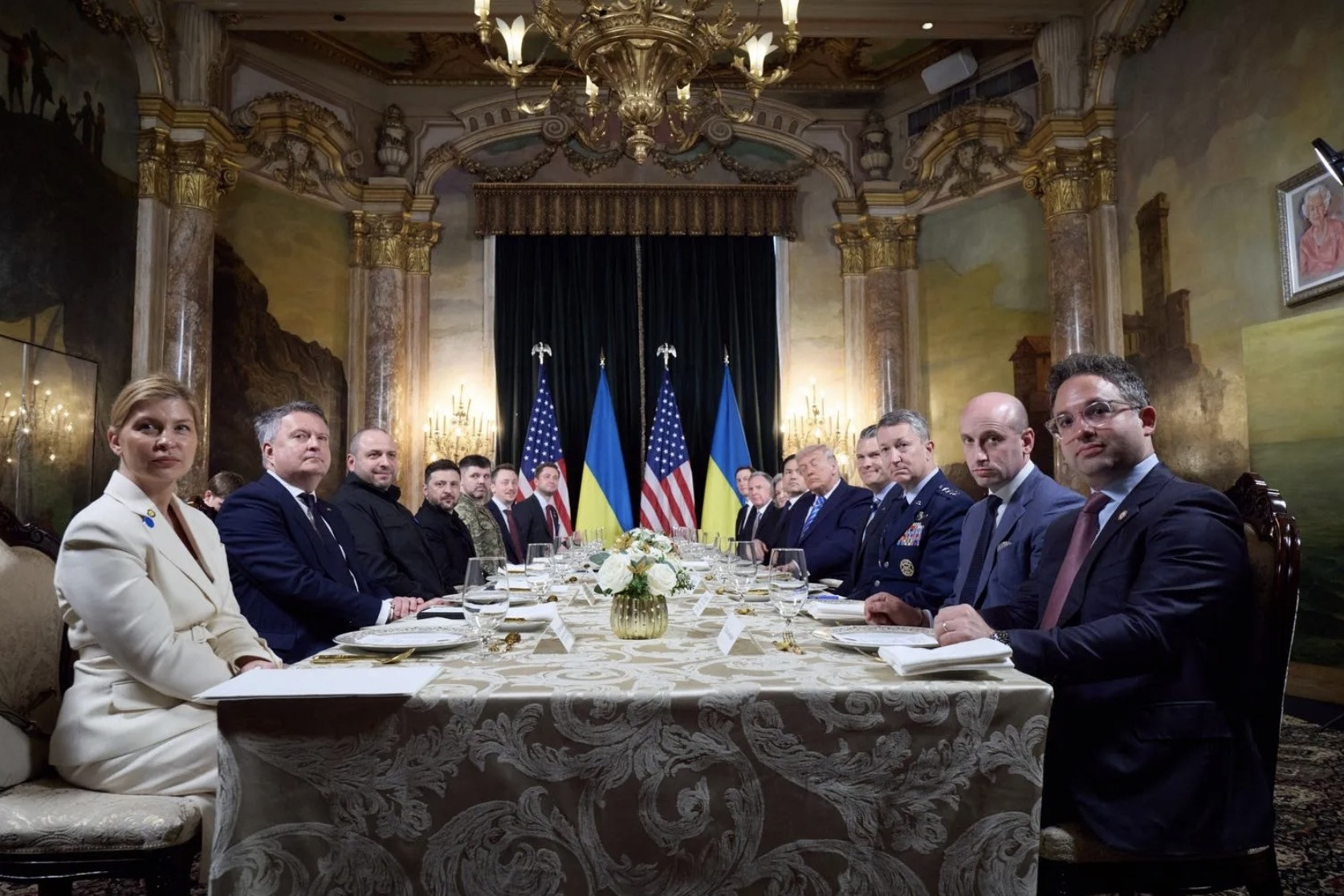 Ông Trump nói Nga sẽ giúp Ukraine tái thiết sau xung đột