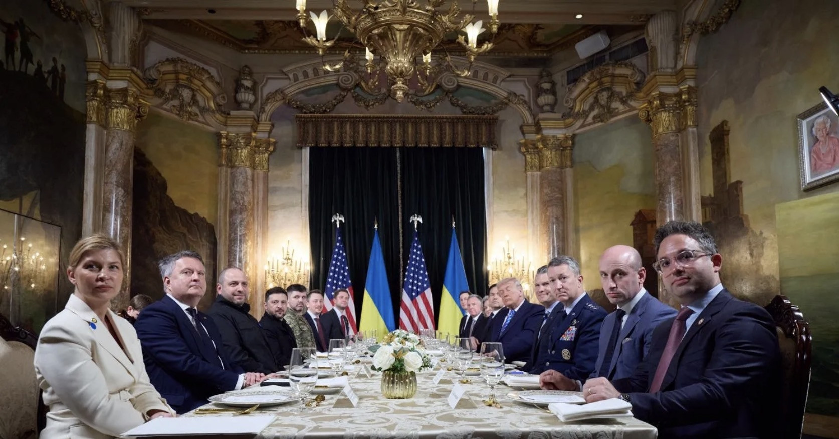 Ông Trump nói Nga sẽ giúp Ukraine tái thiết sau...