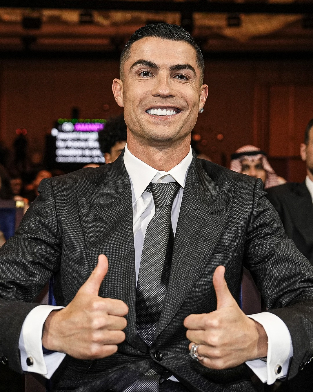 https://static-images.vnncdn.net/vps_images_publish/000001/000003/2025/12/29/ronaldo-202.jpg