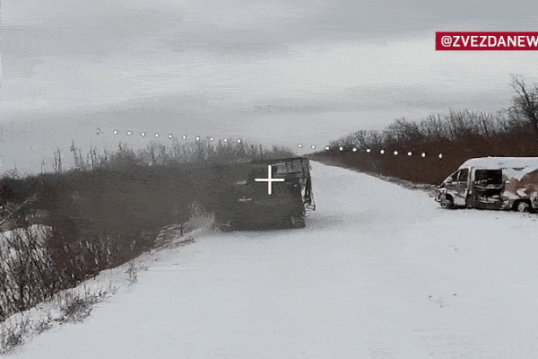  Video UAV cảm tử Nga bắn cháy xe bọc thép M113 của Ukraine ở Kupyansk 