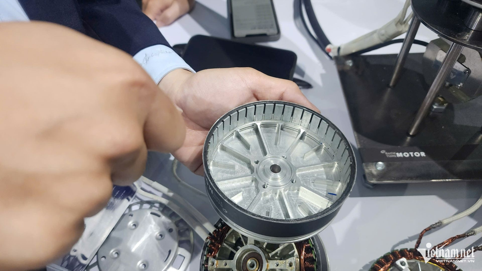 W-Co khi Bach Tung.jpg