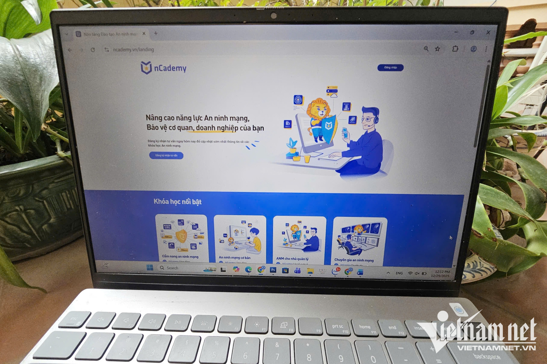 W-dao tao an ninh mang ncademy.jpg