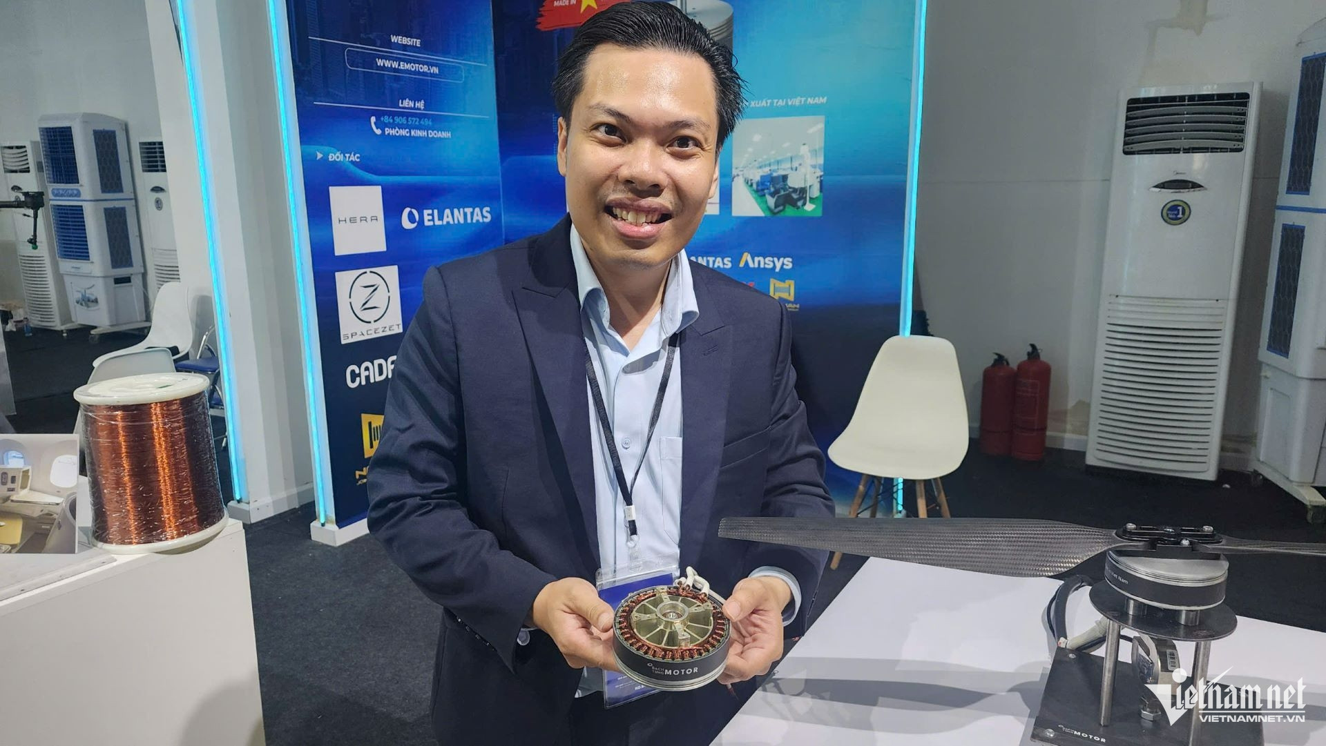 W-Le Ha Anh Khoa co khi Bach Tung.jpg