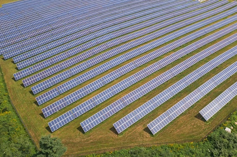 Xem xét ngừng hỗ trợ giá ưu đãi, đưa điện mặt trời quy mô lớn vào giám sát chặt