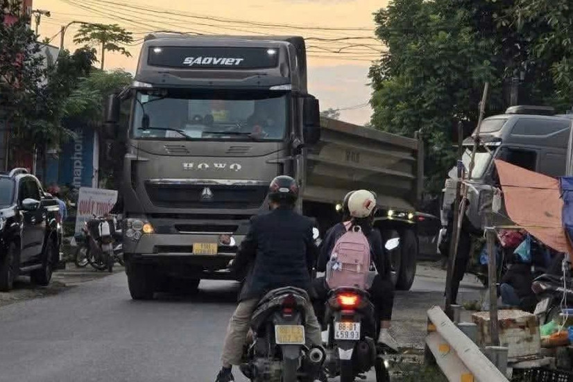 Bản tin sáng 3/12: Cầu trăm tỷ ở Phú Thọ thành 'nút thắt cổ chai', dân ngán ngẩm