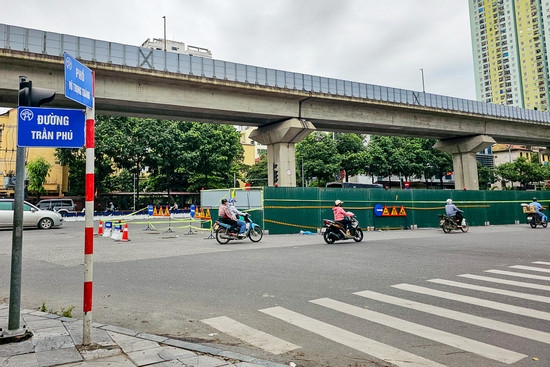 Bản tin cuối ngày 3/12: Hà Nội yêu cầu tháo dỡ rào chắn thi công để tránh ùn tắc Bản tin cuối ngày 3/12: Hà Nội yêu cầu tháo dỡ rào chắn thi công để tránh ùn tắc