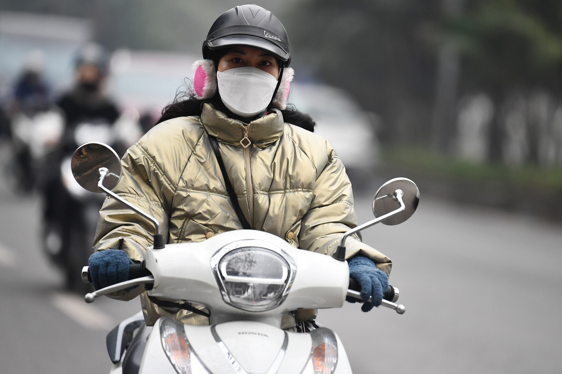 Dự báo thời tiết 4/12/2025: Không khí lạnh bao phủ miền Bắc, Trung Bộ vẫn mưa to