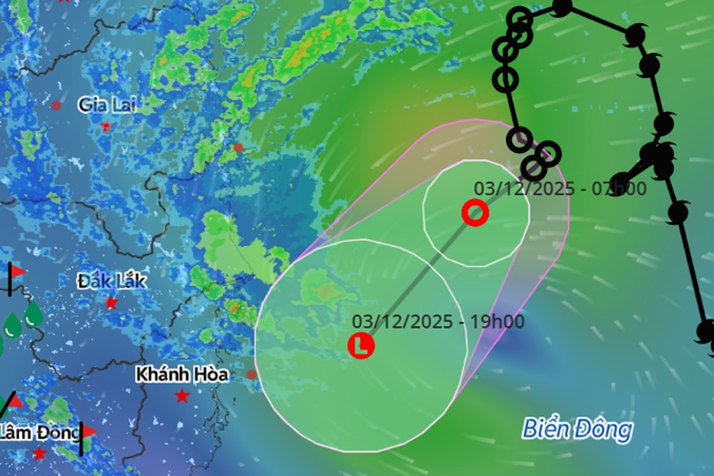 Bão số 15 Koto suy yếu thành áp thấp nhiệt đới, vẫn 'lay lắt' trên Biển Đông