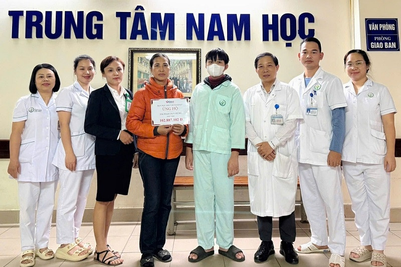 Bạn đọc giúp đỡ cậu bé Phan Huy Hùng bị ung thư máu hơn 102 triệu đồng