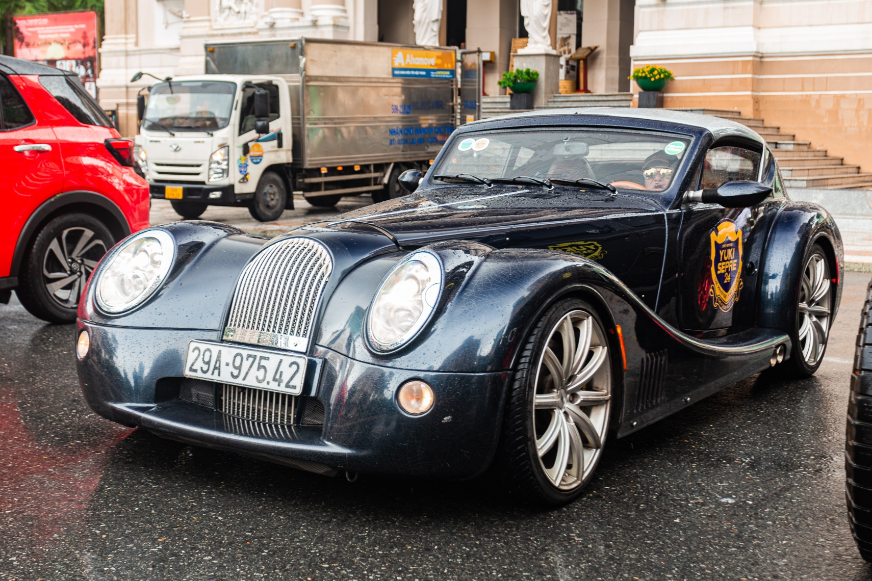 Bắt gặp siêu xe thân gỗ Morgan hàng hiếm của đại gia Hà Nội, giá trị hơn 10 tỷ