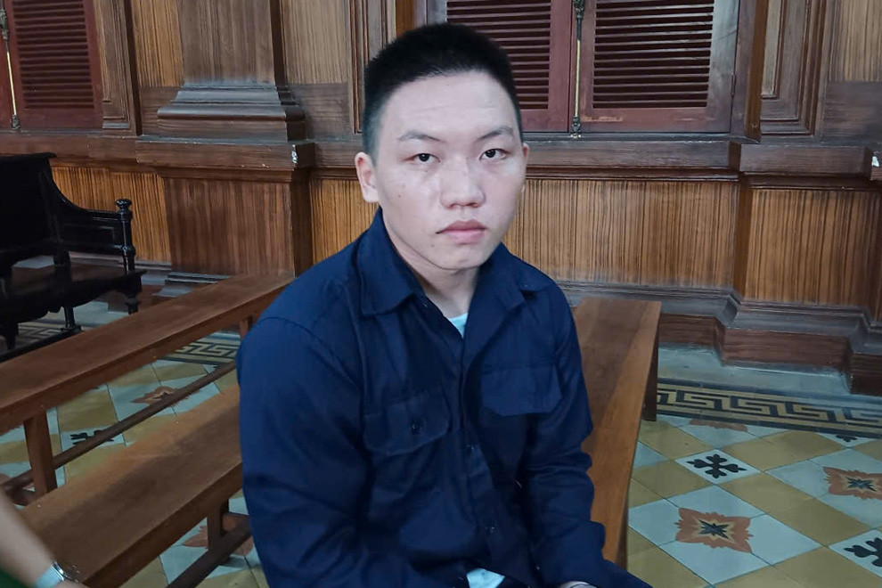 Bỗng nhiên bị dồn đánh, thanh niên rút dao đâm chết người lạ