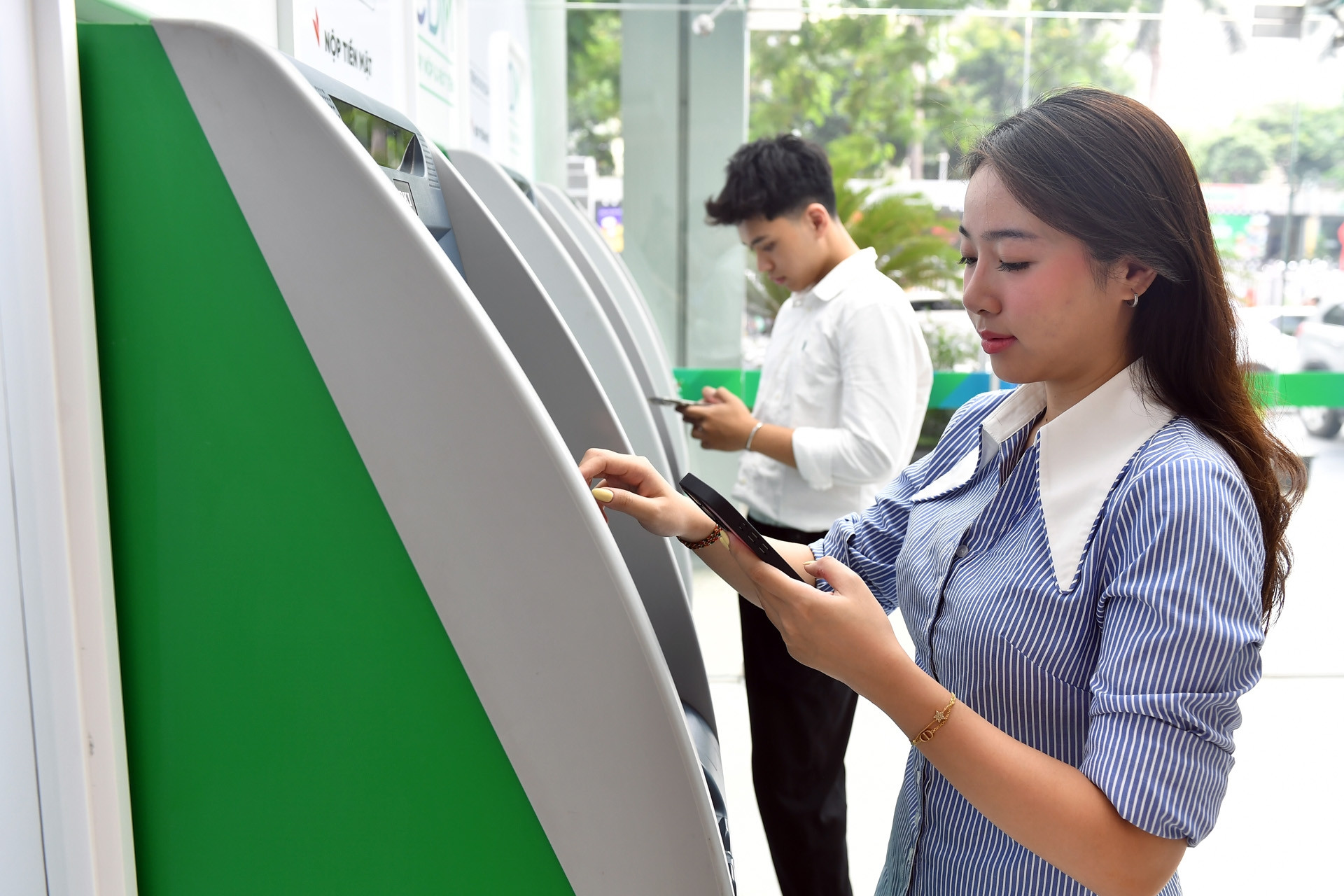 Chủ thẻ tín dụng được rút tối đa bao nhiêu tiền trong một tháng?