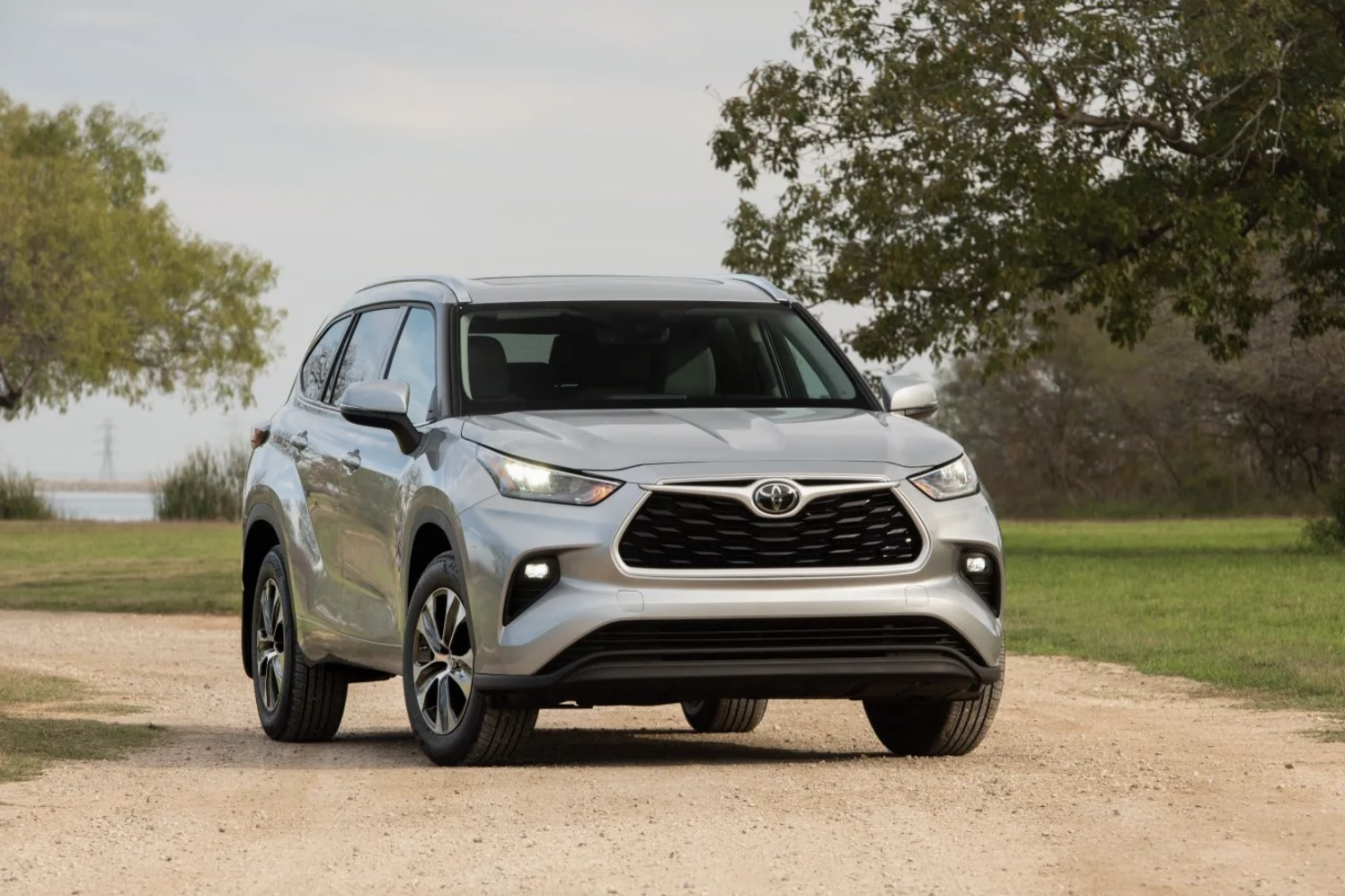 Chủ xe Toyota kiện hãng vì hộp số tự động 8 cấp hư hỏng ngay khi xe hết bảo hành