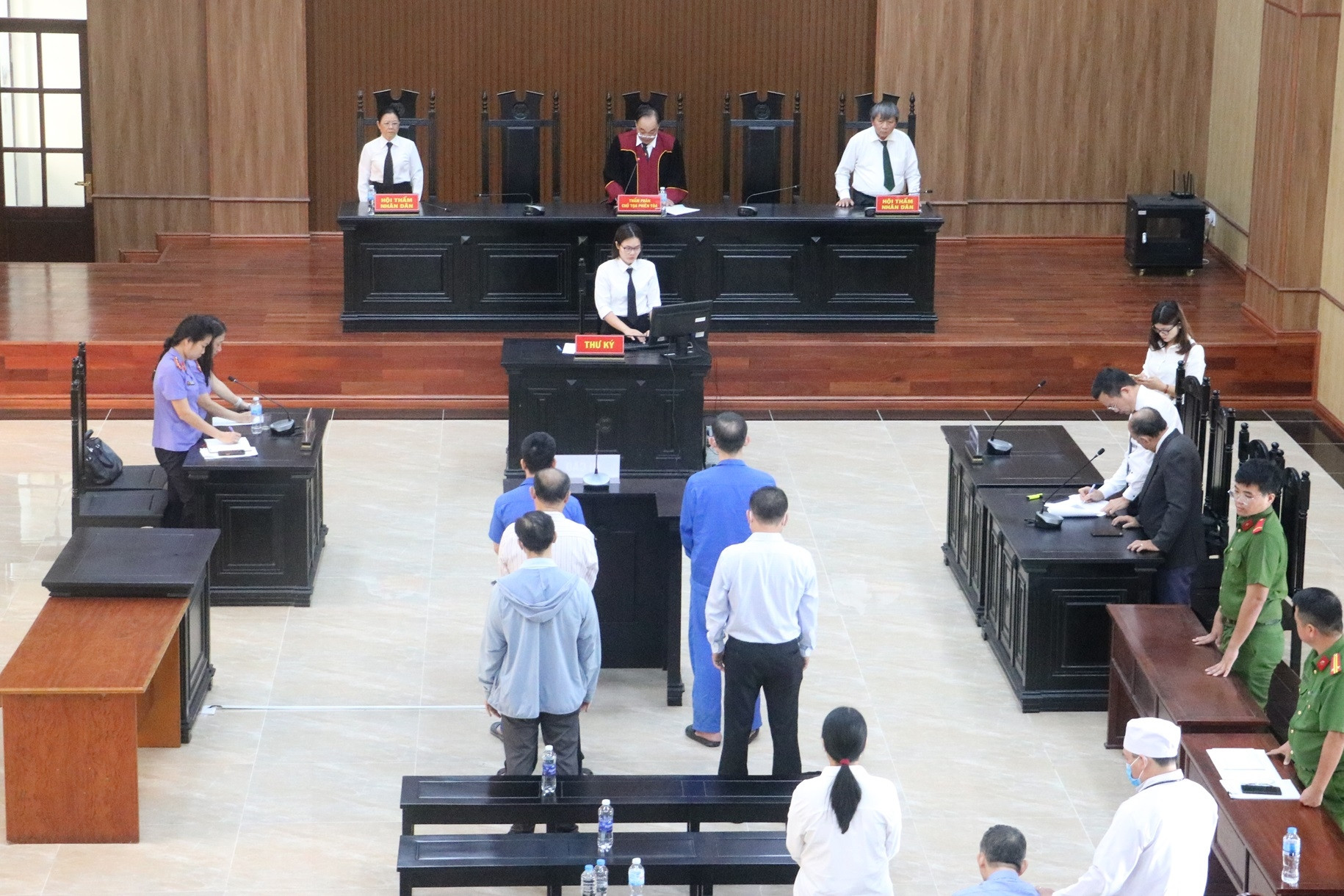 Cựu Giám đốc Sở Y tế nhận án 5 năm tù vì tạo điều kiện cho Vimedimex trúng thầu