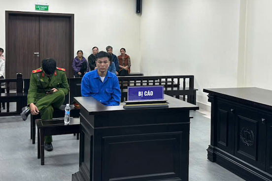 Đâm vợ trọng thương, chồng hô hoán nhờ con gọi người đưa đi cấp cứu