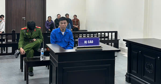 Đâm vợ trọng thương, chồng hô hoán nhờ con gọi người đưa đi cấp cứu