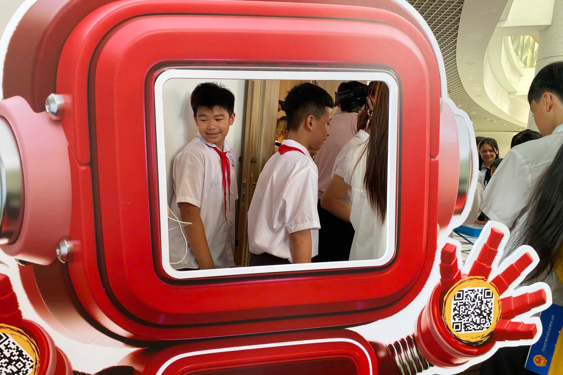 Gia tăng cuộc gọi tới Tổng đài 111 về nội dung bảo vệ trẻ em trên mạng