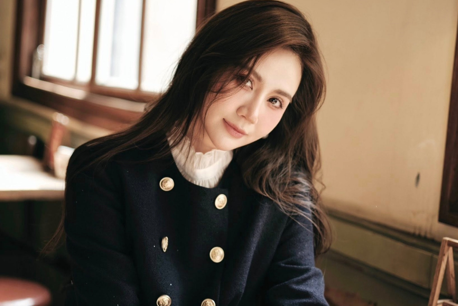 Huyền Lizzie dát hàng hiệu đi cà phê, vợ NSND Công Lý tổn thương vì tin người