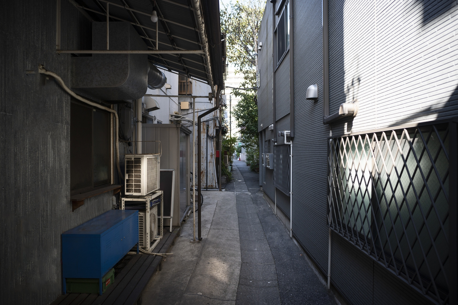 Mua nhà 5 tỷ, vợ chồng trẻ nổi da gà với hành động mỗi sáng của hàng xóm