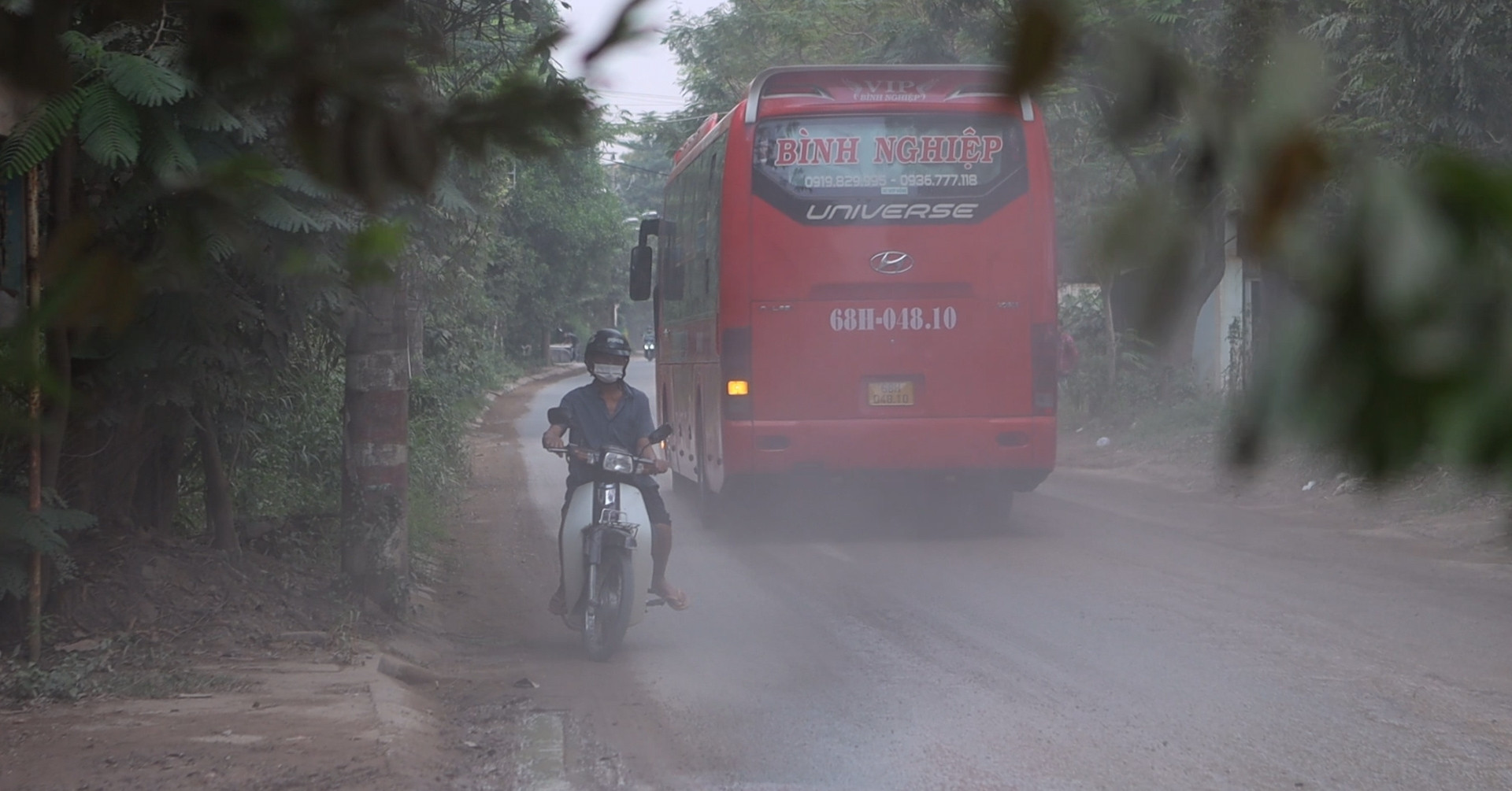 Người dân 'bất an' khi sống chung cảnh bụi mù mịt trên đường ở TPHCM