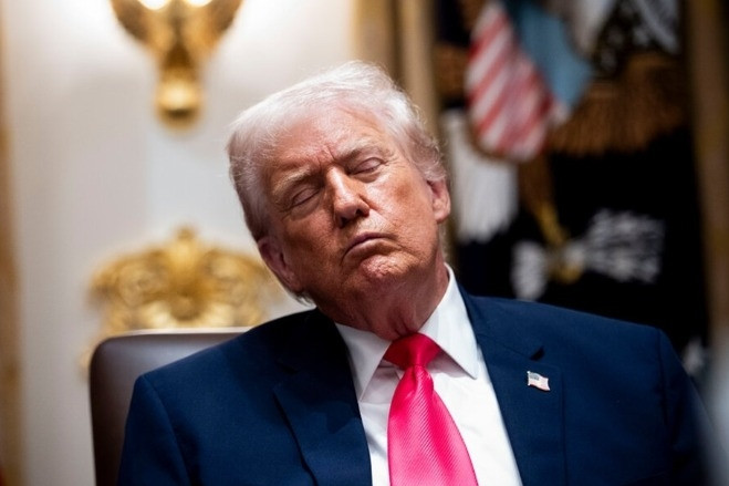 Tổng thống Trump tiếp tục 'lim dim' trong cuộc họp nội các