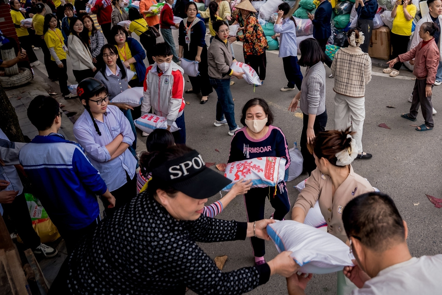 ‘Núi gạo Thạch Sanh’ của người dân Ninh Bình ủng hộ đồng bào vùng lũ miền Trung