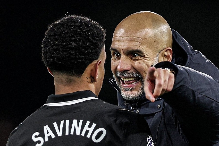 Pep Guardiola ‘cạn lời’ chiến thắng hỗn loạn Man City 5-4 Fulham