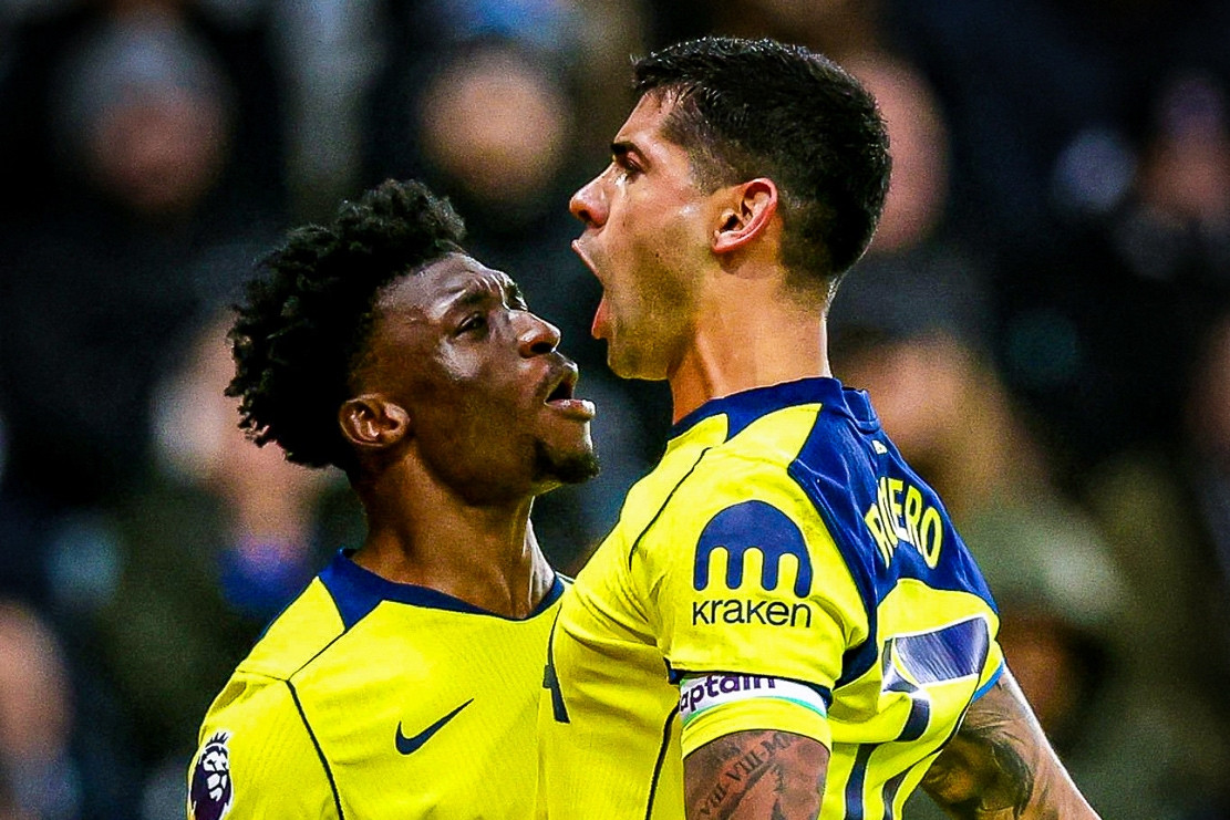 Romero ghi bàn kiểu 'xe đạp chổng ngược', Tottenham thoát thua Newcastle