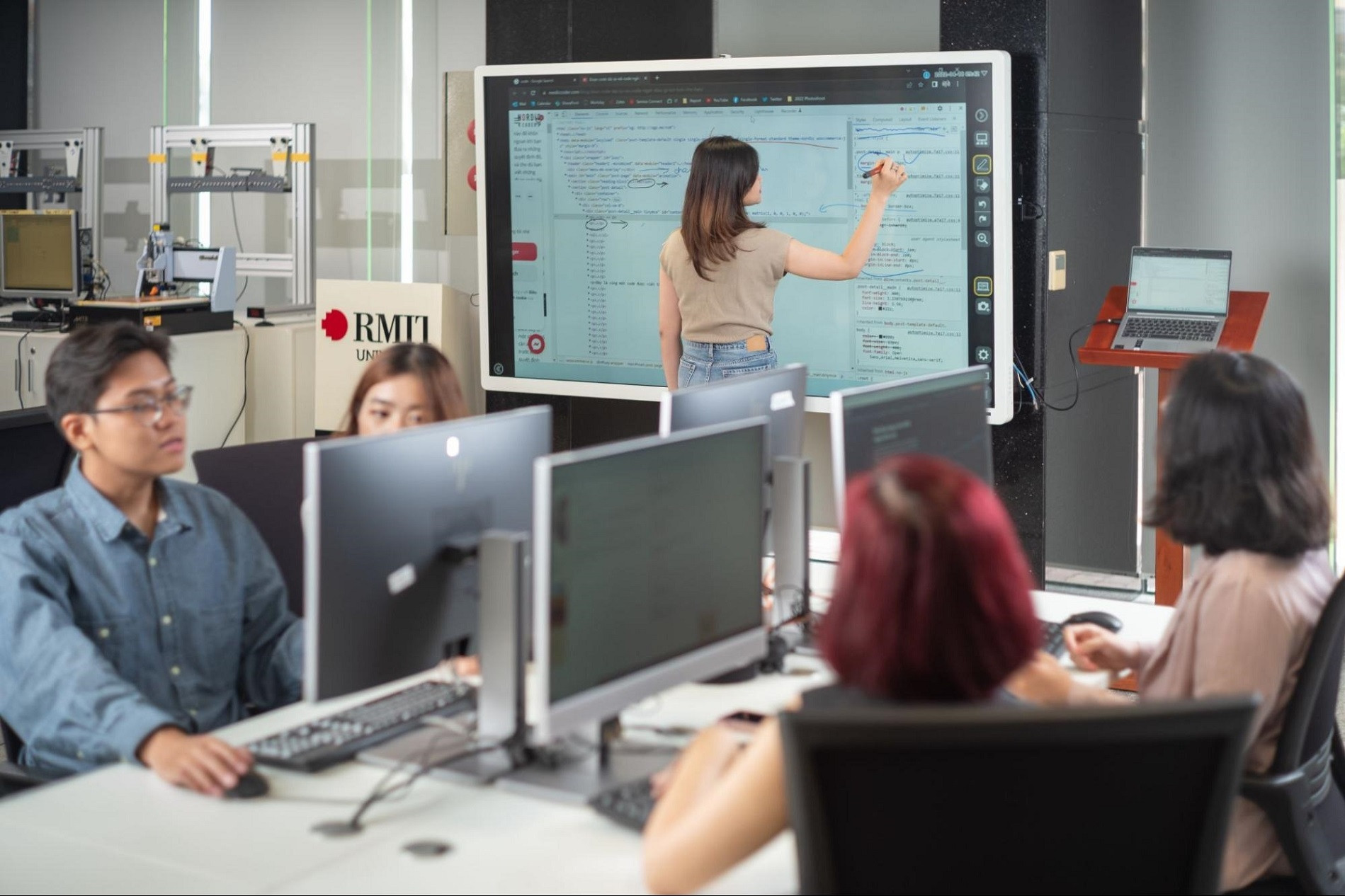 Sinh viên ngành CNTT cần chuẩn bị gì để đáp ứng thị trường lao động tương lai?