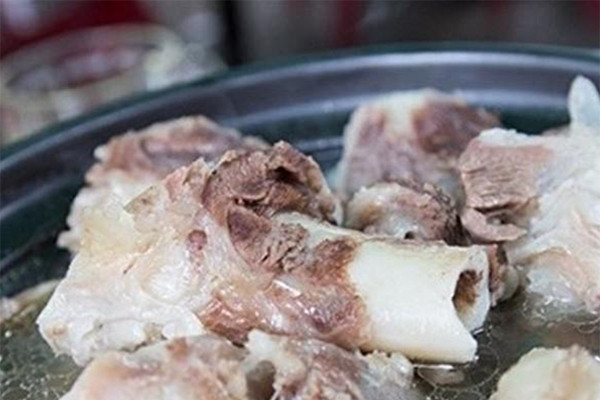 Sự thật quan niệm ‘nước xương hầm bổ sung collagen làm đẹp da'