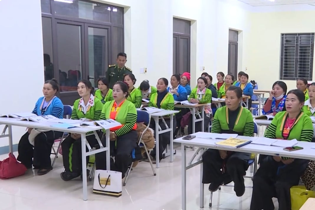 Tà Tổng (Lai Châu): Lấp lánh sắc màu ấm no nhờ bà con tích cực học 