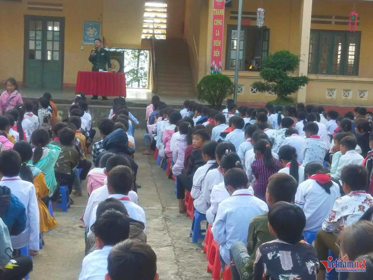 W-anh ta gia khua.jpg