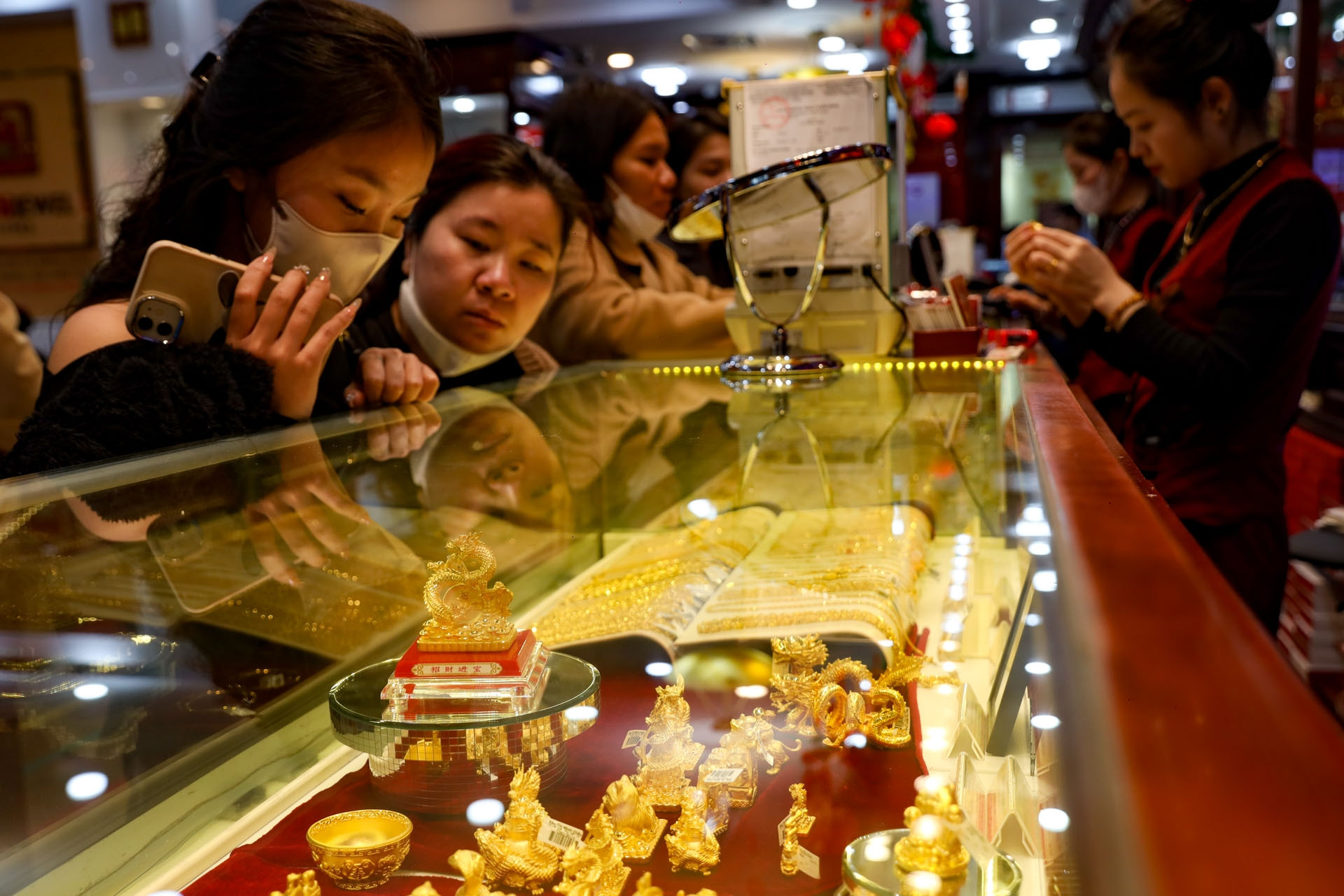  Ba yếu tố khiến giá vàng lao dốc không phanh 