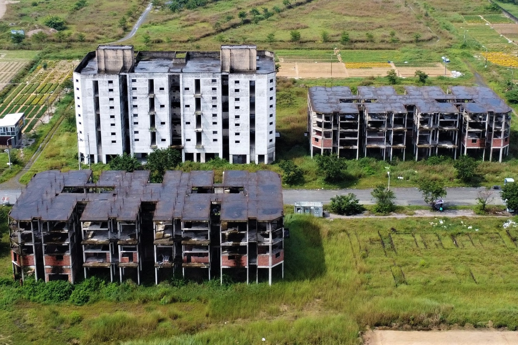 Cảnh hoang phế tại dự án nhà ở xã hội 700 tỷ đồng ở cửa ngõ Đà Nẵng