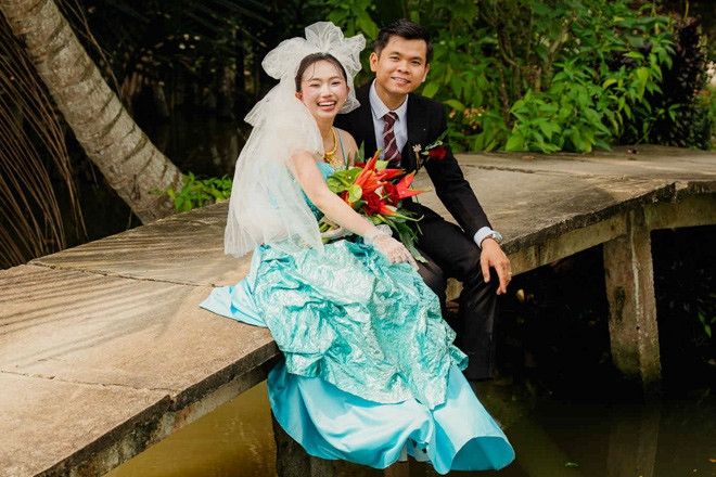 Cô dâu Vĩnh Long làm đám hỏi giống mẹ 31 năm trước, quan khách khen nức nở