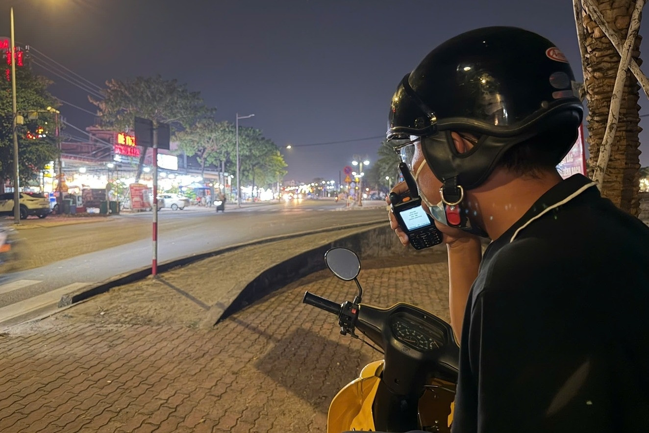 CSGT hóa trang, 'mật phục' gần quán nhậu để xử lý vi phạm nồng độ cồn ở TPHCM