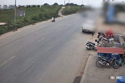  Diễn biến mới nhất vụ máy xúc hất văng người đi xe máy trên quốc lộ ở Phú Thọ 