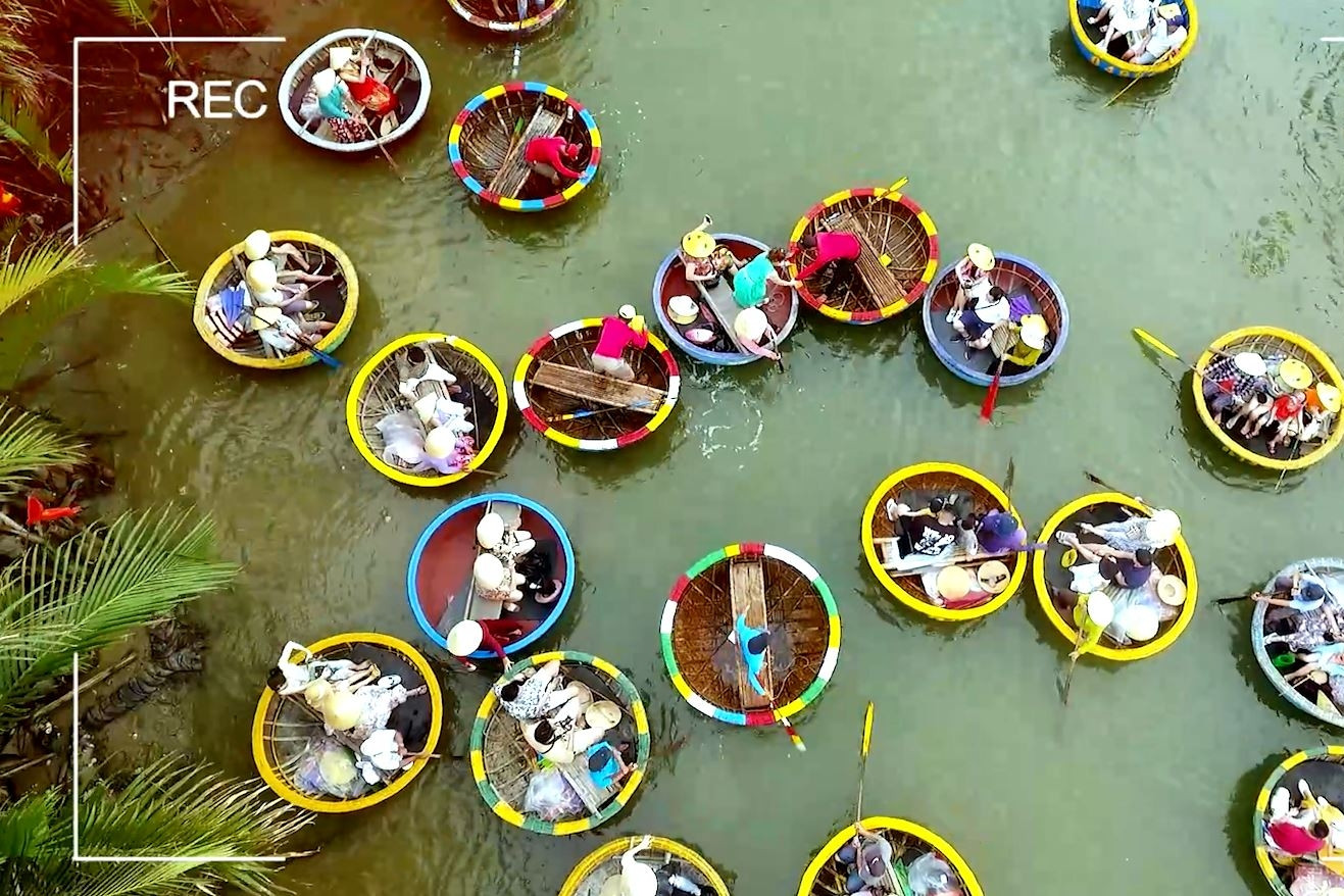 Điệu múa thúng trên hồ Bảy Mẫu chinh phục du khách