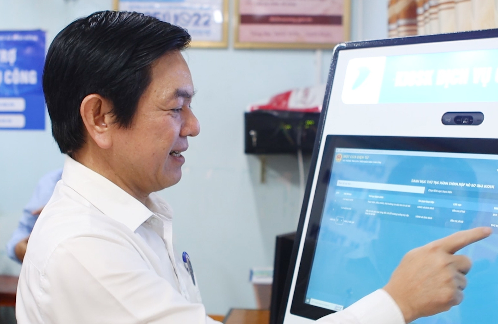 Hiệu quả từ việc ứng dụng AI, robot vào giải quyết thủ tục hành chính