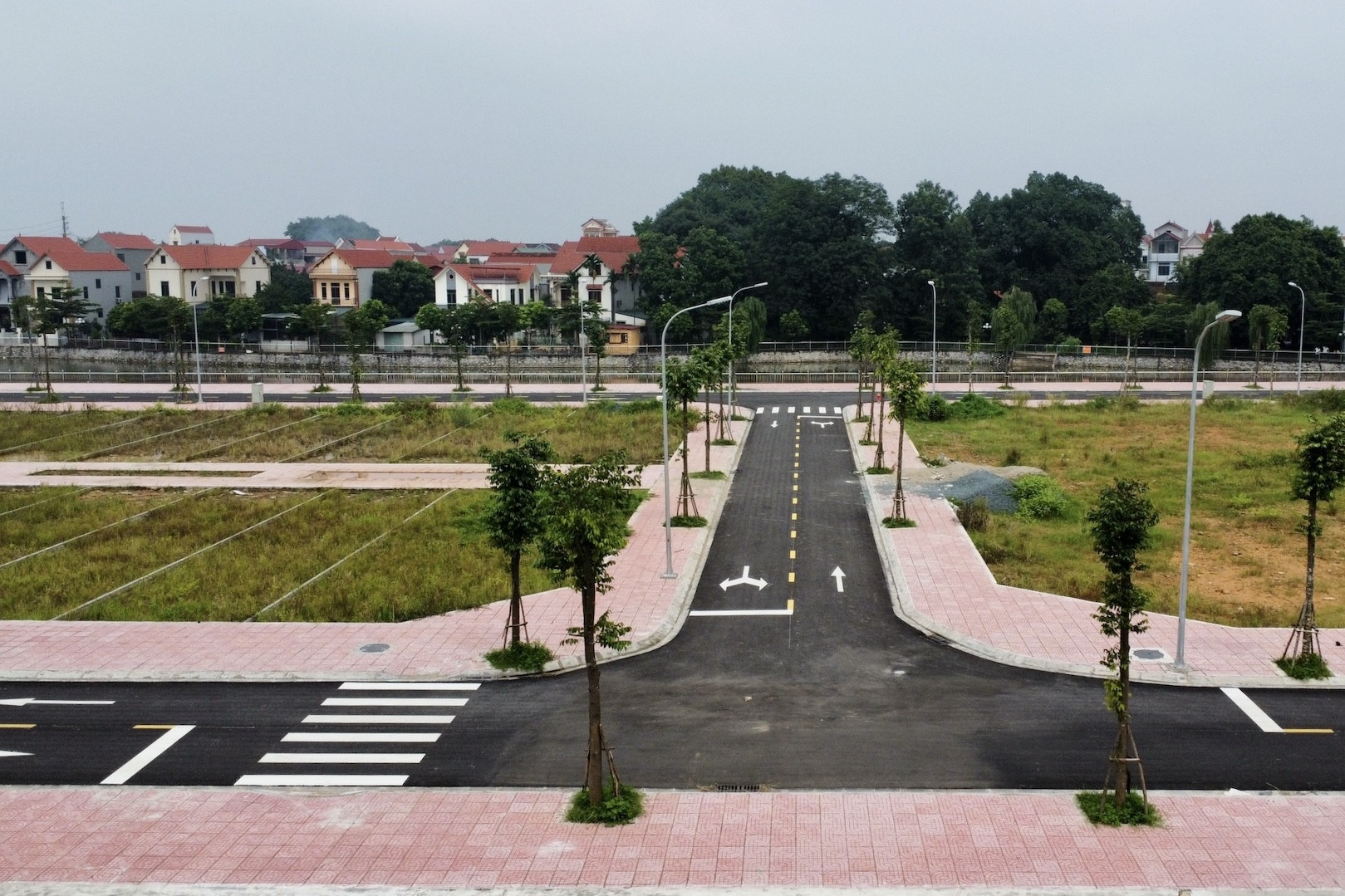 Mua đất trúng đấu giá đã có sổ đỏ, vẫn lo rủi ro pháp lý