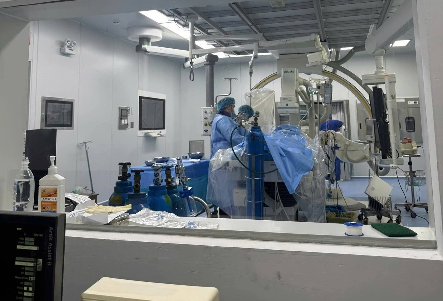 Người đàn ông phải đi cấp cứu vì thói quen hút thuốc lá lâu năm