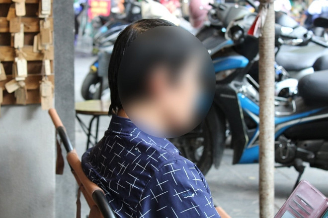 Người đàn ông U60 giấu vợ con đi chăm sóc bệnh nhân, kể chuyện nghề éo le