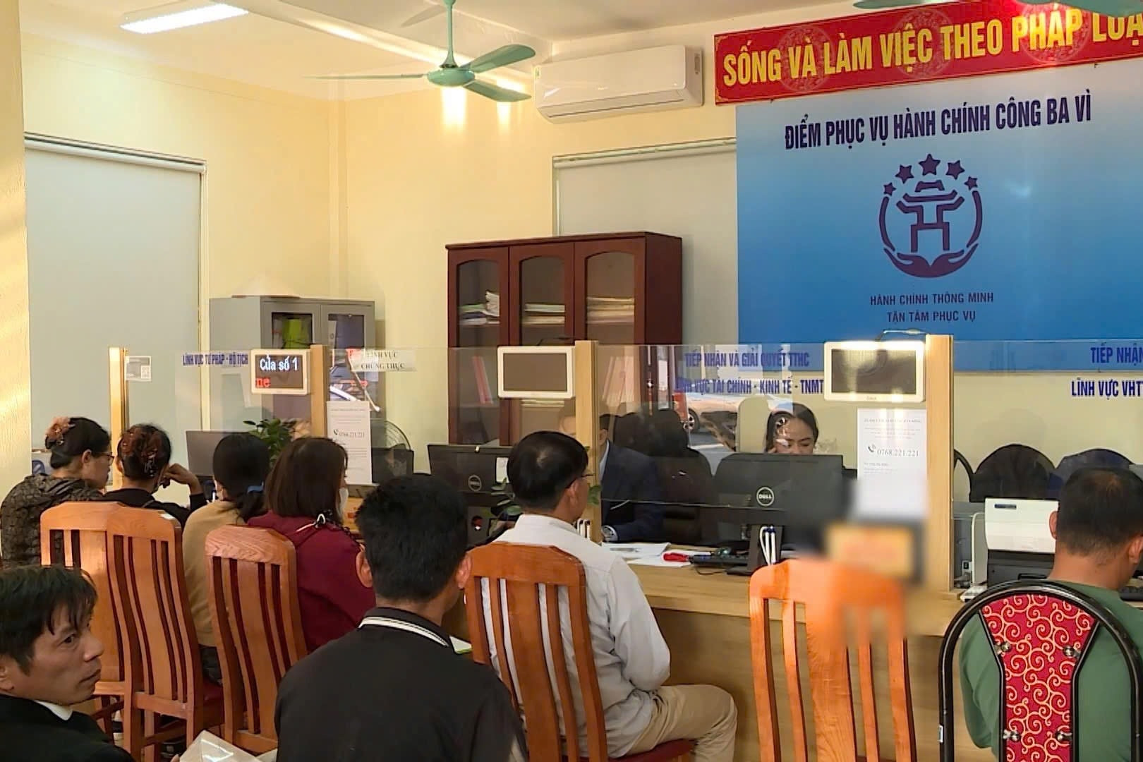 Người dân tiếp cận dịch vụ công trực tuyến toàn trình