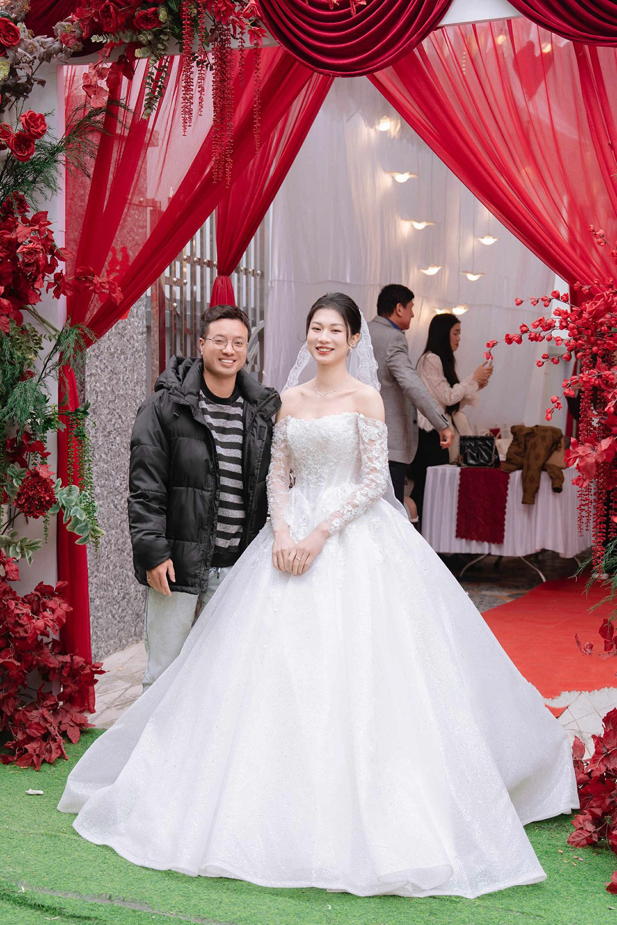 Bích Tuyền và dàn sao bóng chuyền dự đám cưới của Phạm Hiền pham thi hien cuoi 1.jpg