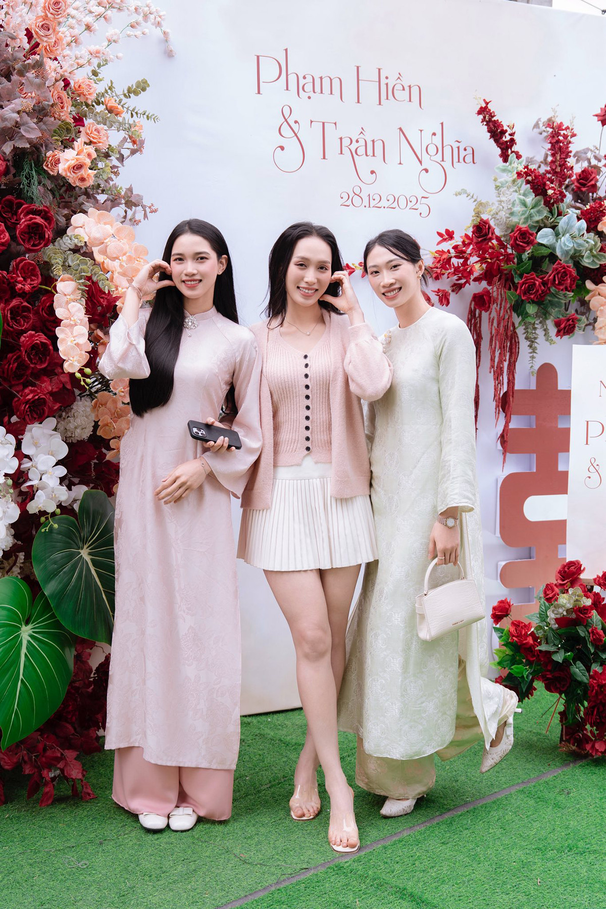 Bích Tuyền và dàn sao bóng chuyền dự đám cưới của Phạm Hiền pham thi hien cuoi 5.jpg