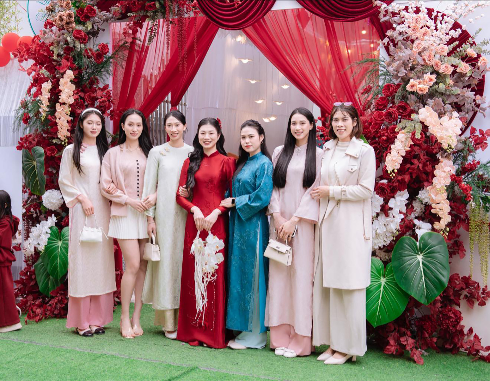 Bích Tuyền và dàn sao bóng chuyền dự đám cưới của Phạm Hiền pham thi hien cuoi 6.jpg