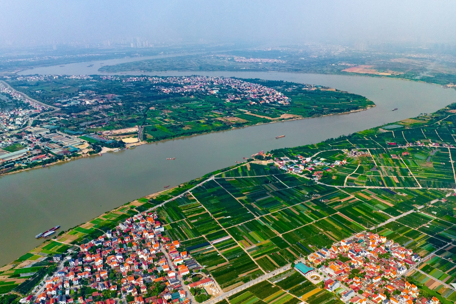 Từ sông Hồng đến Thủ Thiêm và lời cam kết “đột phá” thể chế